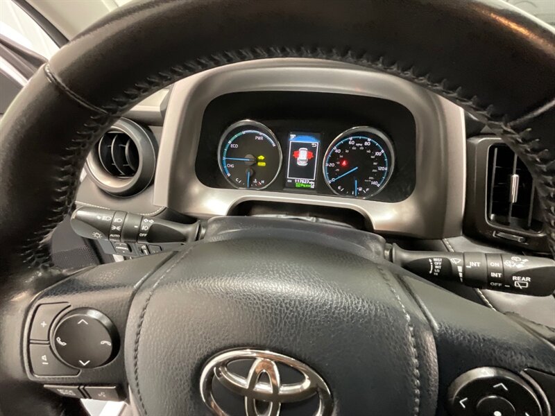 2017 Toyota RAV4 XLE AWD / 2.5L 4Cyl HYBRID / 1-OWNER LOCAL   - Photo 46 - Gladstone, OR 97027