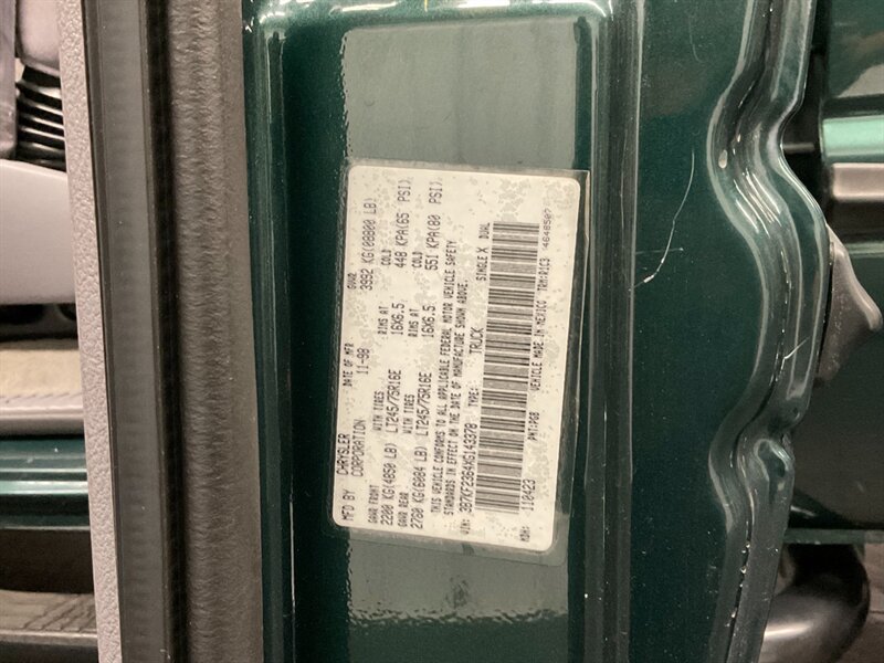 1999 Dodge Ram 2500 SLT 4X4 / 5.9L CUMMINS DIESEL / RUST FREE  Automatic / NEW TIRES / 122,000 MILES - Photo 40 - Gladstone, OR 97027