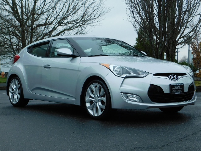 2012 Hyundai Veloster 3 DR / HatchBack / 6-SPEED MANUAL / PANO ROOF   - Photo 2 - Portland, OR 97217