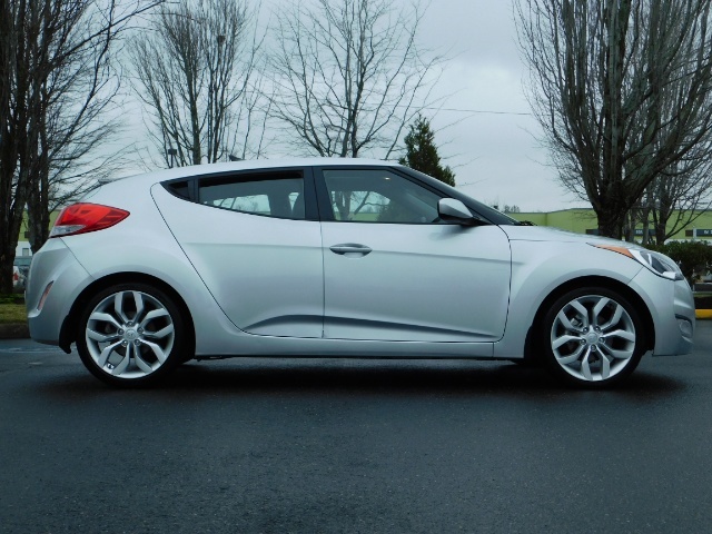 2012 Hyundai Veloster 3 DR / HatchBack / 6-SPEED MANUAL / PANO ROOF   - Photo 4 - Portland, OR 97217