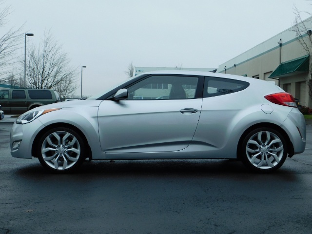 2012 Hyundai Veloster 3 DR / HatchBack / 6-SPEED MANUAL / PANO ROOF   - Photo 3 - Portland, OR 97217