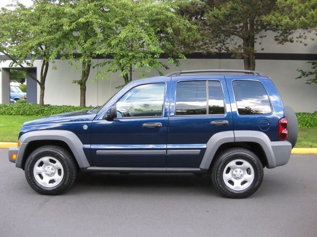 2005 Jeep Liberty Sport/AWD/1-Owner   - Photo 2 - Portland, OR 97217