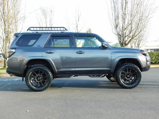 2016 Toyota 4Runner SR5 / 4X4 / Nav / Backup/ LIFTED LIFTED / Execl Co   - Photo 4 - Portland, OR 97217