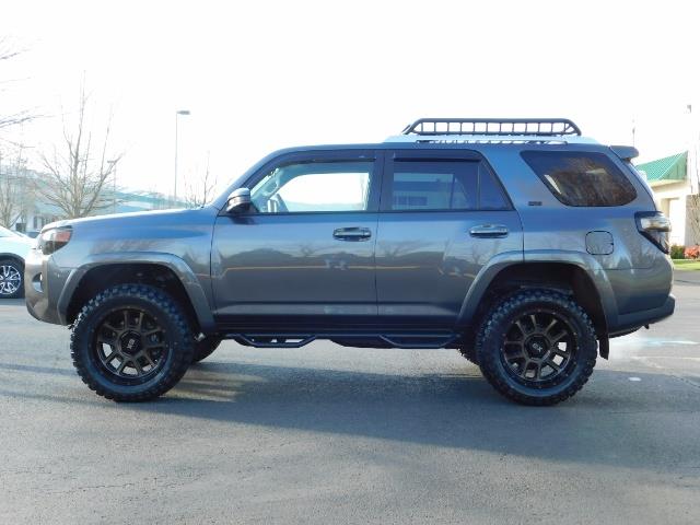 2016 Toyota 4Runner SR5 / 4X4 / Nav / Backup/ LIFTED LIFTED / Execl Co   - Photo 3 - Portland, OR 97217