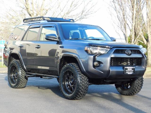 2016 Toyota 4Runner SR5 / 4X4 / Nav / Backup/ LIFTED LIFTED / Execl Co   - Photo 2 - Portland, OR 97217