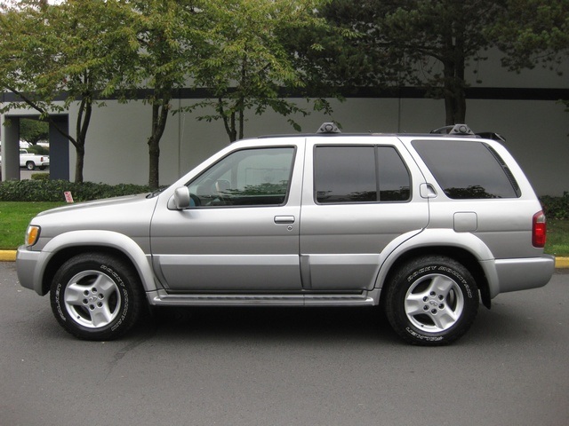 2001 INFINITI QX4 4WD/ Leather/Moonroof   - Photo 2 - Portland, OR 97217