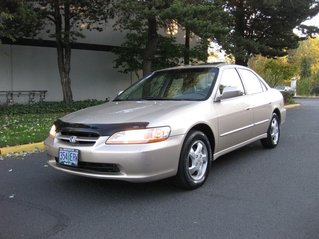 2000 Honda Accord EX   - Photo 1 - Portland, OR 97217