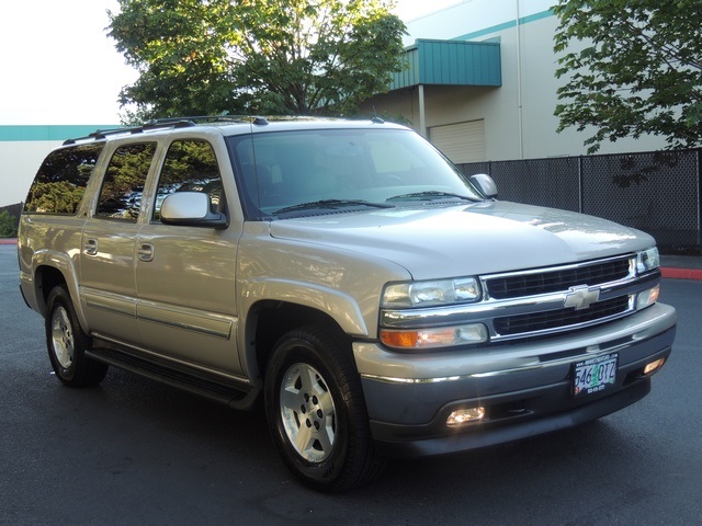 2005 Chevrolet Suburban LT / 4WD / 8-Passengers / DVD / Moon Roof / LOADED   - Photo 2 - Portland, OR 97217