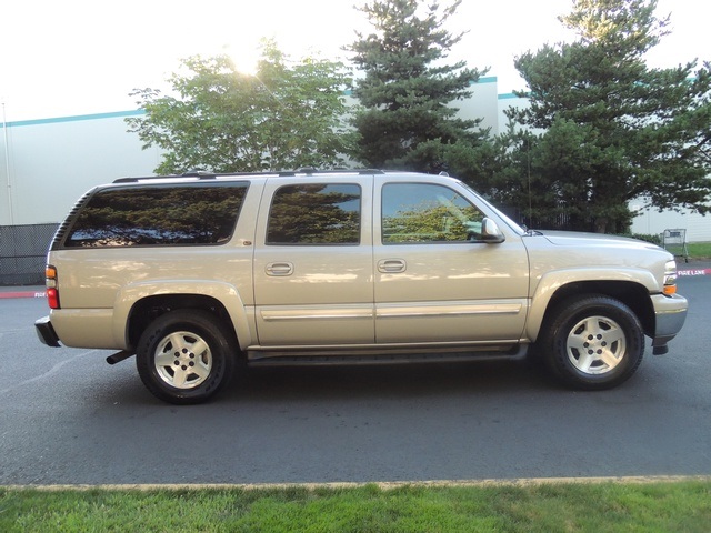 2005 Chevrolet Suburban LT / 4WD / 8-Passengers / DVD / Moon Roof / LOADED   - Photo 4 - Portland, OR 97217