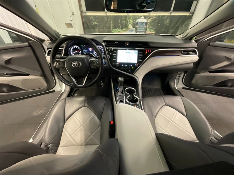 2018 Toyota Camry XLE V6 Premium / PANO MOONROOF  / 22,000 MILES  3.5L V6 / LOCAL OREGON CAR / Leather Heated Seats / PANORAMIC MOONROOF / Navigation & Backup Camera / CLEAN CLEAN - Photo 22 - Gladstone, OR 97027