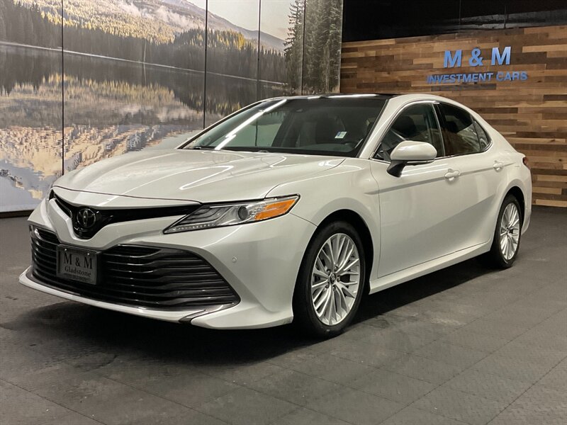 2018 Toyota Camry XLE V6 Premium / PANO MOONROOF  / 22,000 MILES  3.5L V6 / LOCAL OREGON CAR / Leather Heated Seats / PANORAMIC MOONROOF / Navigation & Backup Camera / CLEAN CLEAN - Photo 1 - Gladstone, OR 97027