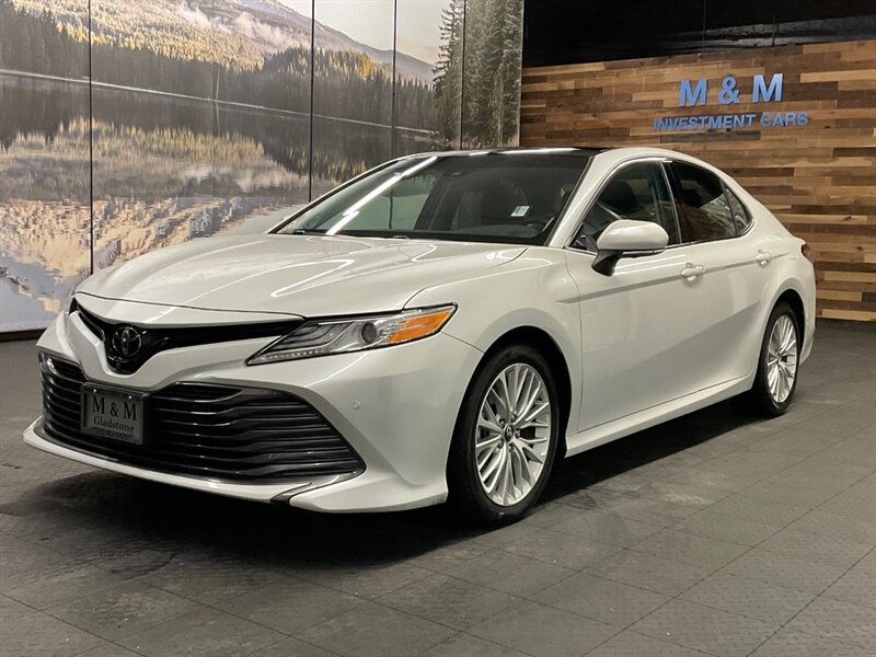 2018 Toyota Camry XLE V6 Premium / PANO MOONROOF  / 22,000 MILES  3.5L V6 / LOCAL OREGON CAR / Leather Heated Seats / PANORAMIC MOONROOF / Navigation & Backup Camera / CLEAN CLEAN - Photo 25 - Gladstone, OR 97027