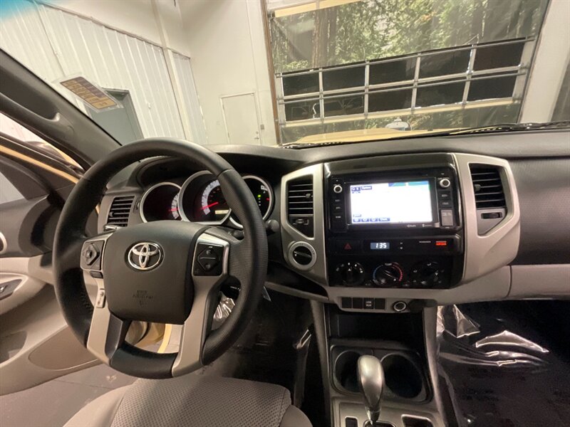 2014 Toyota Tacoma V6 TRD SPORT 4X4 / 4.0L V6 / LIFTED / SHARP  Navigation & Backup Camera / LIFTED w/33 " TIRES & 18 " WHEELS / 87,000 MILES - Photo 18 - Gladstone, OR 97027