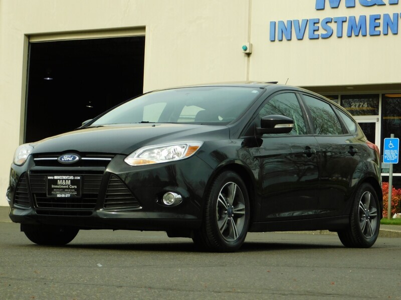 2014 Ford Focus SE Hatchback / 5-SPEED / Sunroof / Heated Seats   - Photo 1 - Portland, OR 97217