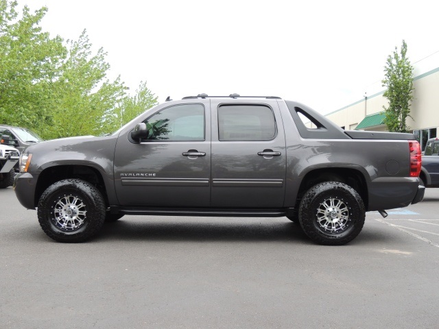 2011 Chevrolet Avalanche LS / 4X4 / Only 65K Miles / LIFTED LIFTED   - Photo 3 - Portland, OR 97217