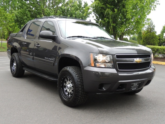 2011 Chevrolet Avalanche LS / 4X4 / Only 65K Miles / LIFTED LIFTED   - Photo 2 - Portland, OR 97217