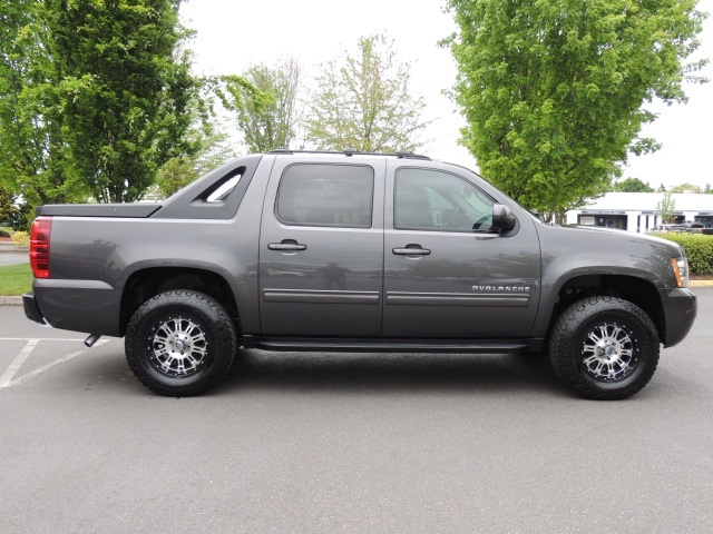 2011 Chevrolet Avalanche LS / 4X4 / Only 65K Miles / LIFTED LIFTED   - Photo 4 - Portland, OR 97217