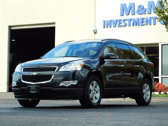 2010 Chevrolet Traverse LT / AWD / 3RD SEAT / DOUBLE SUNROOF/ DVD / BCKUP   - Photo 1 - Portland, OR 97217
