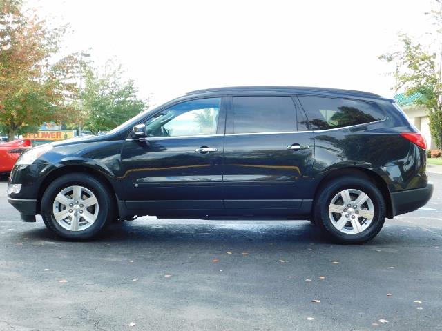2010 Chevrolet Traverse LT / AWD / 3RD SEAT / DOUBLE SUNROOF/ DVD / BCKUP   - Photo 3 - Portland, OR 97217