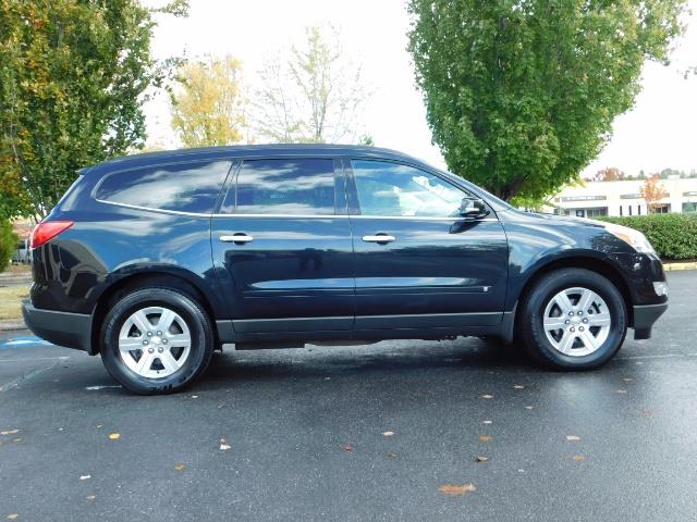 2010 Chevrolet Traverse LT / AWD / 3RD SEAT / DOUBLE SUNROOF/ DVD / BCKUP   - Photo 4 - Portland, OR 97217