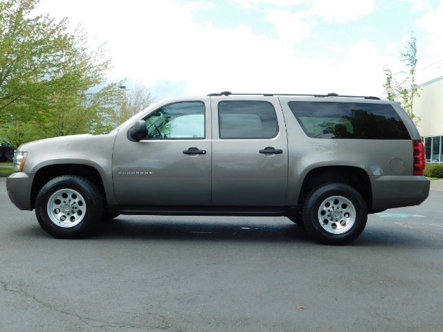 2012 Chevrolet Suburban 2500 LS/ 4X4 / 3/4 Ton / Leather / Excel Cond  Sport Utility / 4X4 / 3/4 Ton / Leather / Excel Cond - Photo 3 - Portland, OR 97217
