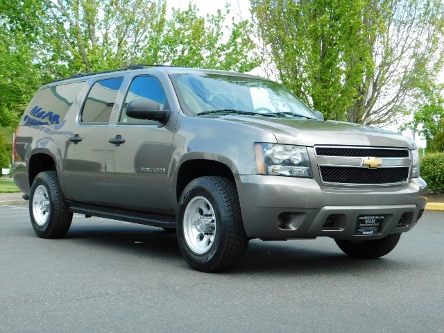 2012 Chevrolet Suburban 2500 LS/ 4X4 / 3/4 Ton / Leather / Excel Cond  Sport Utility / 4X4 / 3/4 Ton / Leather / Excel Cond - Photo 2 - Portland, OR 97217