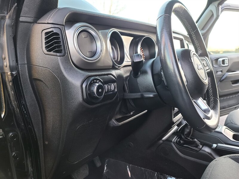 2019 Jeep Wrangler UNLIMITED SAHARA 4X4 /TURBO / NEW TIRES / NEW LIFT  / HARD TOP / 1-OWNER / TOP SHAPE - Photo 45 - Portland, OR 97217