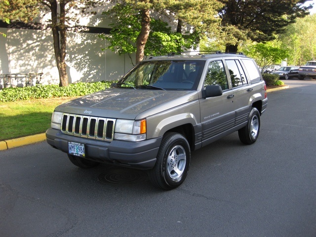 1998 Jeep Grand Cherokee LAREDO 4X4 / 1-OWNER / VERY CLEAN   - Photo 1 - Portland, OR 97217