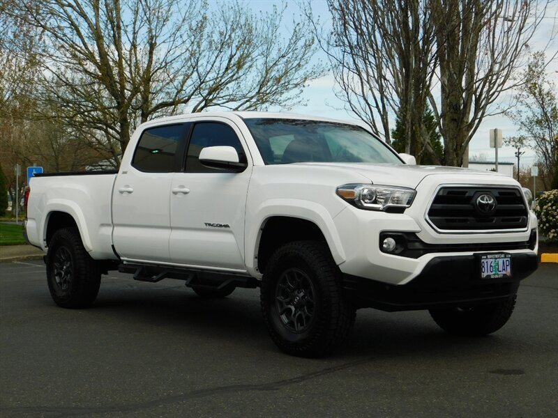 2018 Toyota Tacoma SR5 V6 4X4 / LONG BED /LIFTED / LOW MILES   - Photo 2 - Portland, OR 97217