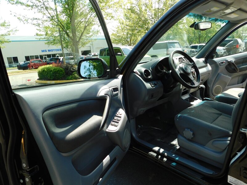 2003 Toyota RAV4 SPORT EDITION 4WD / Moon Roof / LOW MILES   - Photo 13 - Portland, OR 97217