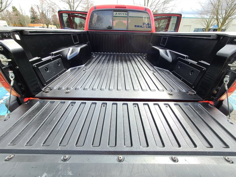 2006 Toyota Tacoma DOUBLE CAB 4X4 / LONG BED / V6 4.0L / NEW LIFT  / NEW TIRES / LOCAL TRUCK / NO RUST / 6-FOOT BED - Photo 21 - Portland, OR 97217