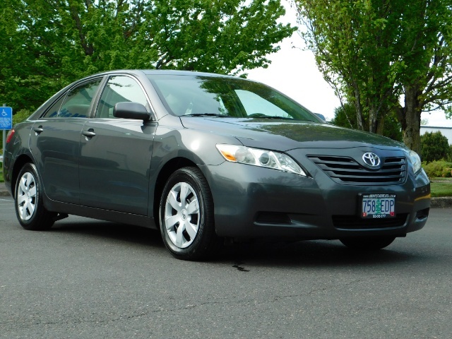 2009 Toyota Camry LE  2.4Liter 4Cyl Excel Cond 35 Service records on carfax DealerServices - Photo 2 - Portland, OR 97217