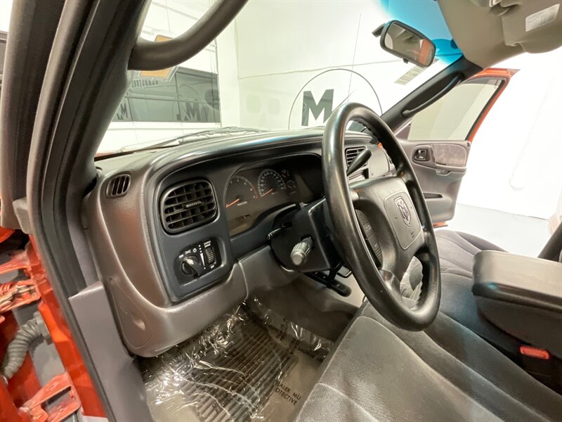 2000 Dodge Dakota SLT Crew Cab 4X4 / 4.7L V8/ NO RUST  / GREAT SHAPE - Photo 14 - Gladstone, OR 97027