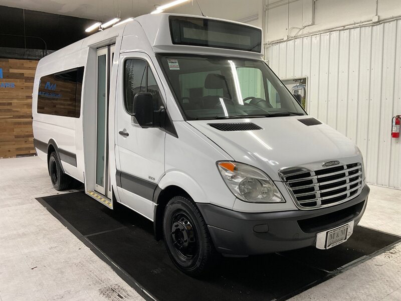 2013 FREIGHTLIN SPRINTER 350 15-PASSENGER VAN/ 3.0L DIESEL/ HIGHROOF DUALLY  /DUALLY / HIGHROOF EXTRA LONG - Photo 2 - Gladstone, OR 97027