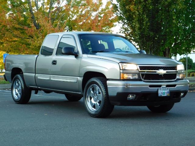 2007 Chevrolet Silverado 1500 Classic LS  4dr Extended Cab / 4X4 / 72K Miles / Excl Cond   - Photo 2 - Portland, OR 97217