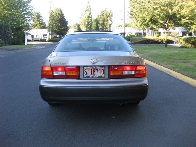 1997 Lexus ES 300 / Leather/ Heated seats/ Loaded   - Photo 4 - Portland, OR 97217