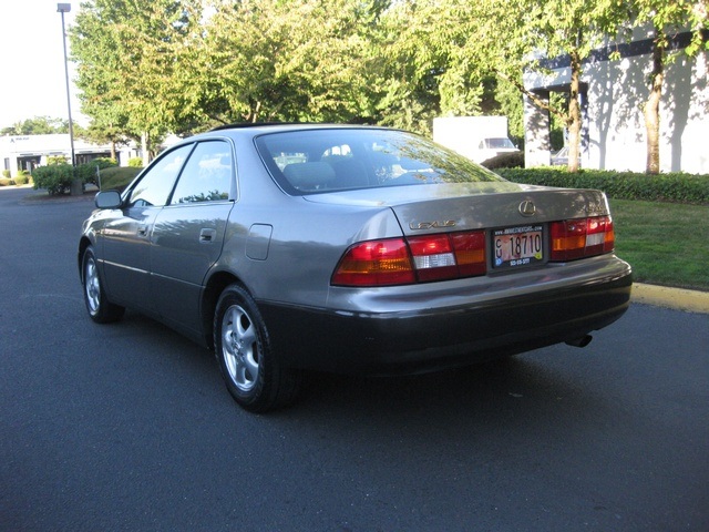 1997 Lexus ES 300 / Leather/ Heated seats/ Loaded   - Photo 3 - Portland, OR 97217