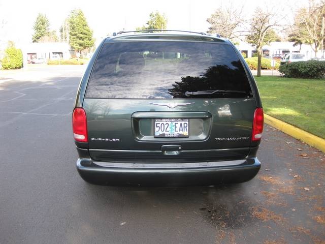 2000 Chrysler Town & Country Limited/ Leather/ Heated Seats   - Photo 4 - Portland, OR 97217