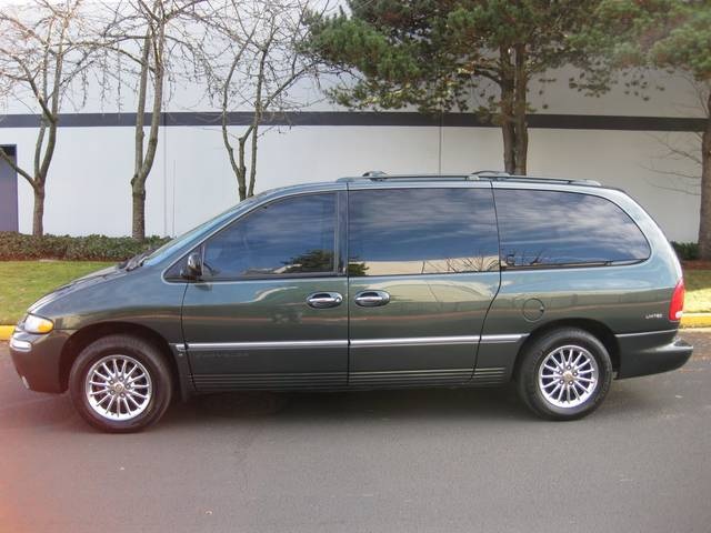 2000 Chrysler Town & Country Limited/ Leather/ Heated Seats   - Photo 2 - Portland, OR 97217