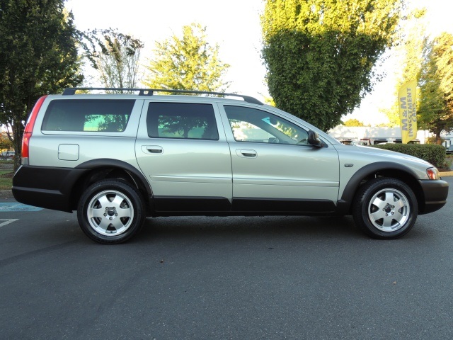 2004 Volvo XC70 Cross Country Wagon / AWD / 1-OWNER/  53K MILES   - Photo 4 - Portland, OR 97217