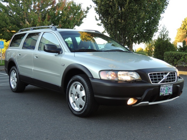 2004 Volvo XC70 Cross Country Wagon / AWD / 1-OWNER/  53K MILES   - Photo 2 - Portland, OR 97217