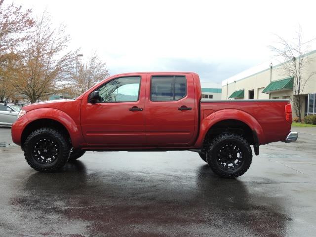 2016 Nissan Frontier SV / 4X4 / Crew Cab / 6Cyl / LIFTED LIFTED   - Photo 3 - Portland, OR 97217