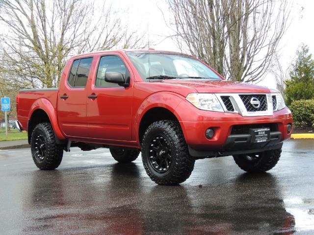 2016 Nissan Frontier SV / 4X4 / Crew Cab / 6Cyl / LIFTED LIFTED   - Photo 2 - Portland, OR 97217