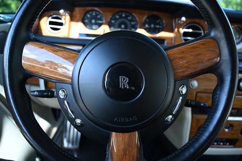 2010 Rolls-Royce Phantom Drophead Coupe 37