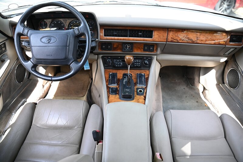 1995 Jaguar XJS 29