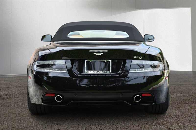 2015 Aston Martin DB9 Volante 8