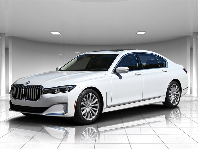 2022 BMW 740i  