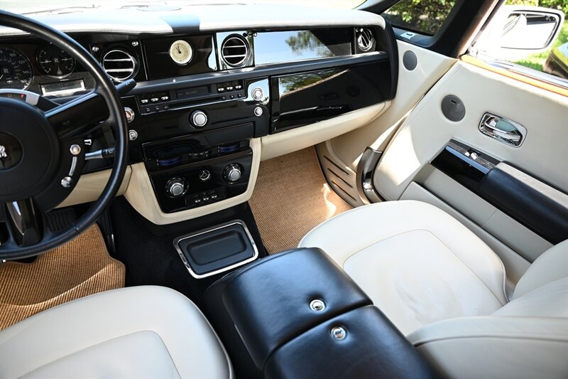 2009 Rolls-Royce Phantom Drophead Coupe 28