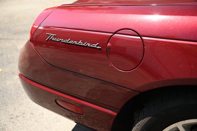 2004 Ford Thunderbird Deluxe 21