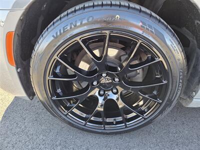 2017 Chrysler 300 Series Limited - Photo 9 - Lafayette, IN 47905